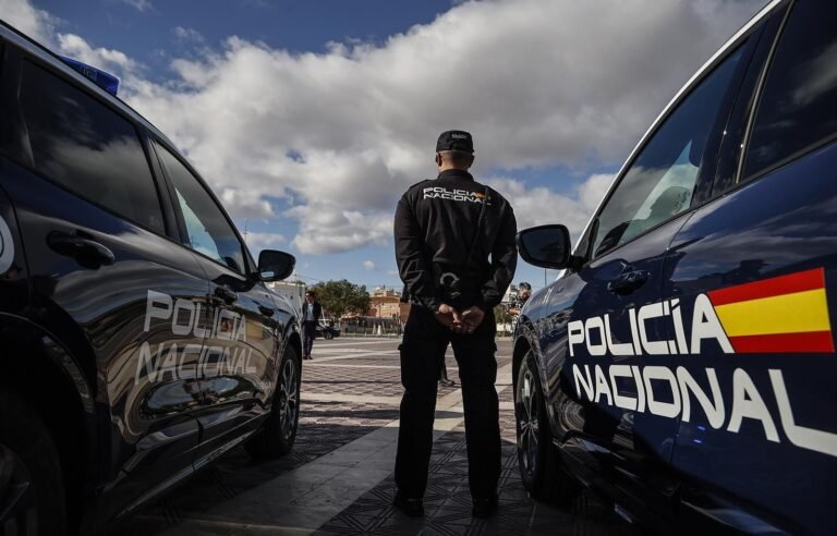 La Policía detiene a un líder de la ‘Mocro Maffia’ holandesa en una operación contra el blanqueo del narcotráfico La Policía detiene a un líder de la ‘Mocro Maffia’ holandesa en una operación contra el blanqueo del narcotráfico