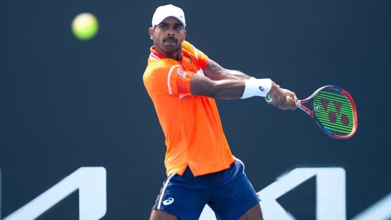 Sumit Nagal, el tenista que pasó de tener 900 dólares en el banco a vencer a un cabeza de serie en el Open de Australia Sumit Nagal, el tenista que pasó de tener 900 dólares en el banco a vencer a un cabeza de serie en el Open de Australia