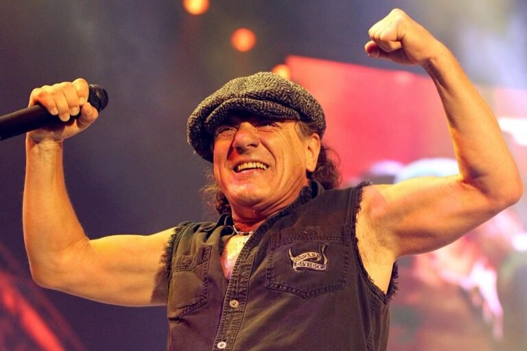AC/DC presenta su nuevo bajista AC/DC presenta su nuevo bajista