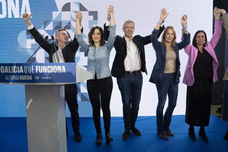 Ayuso acusa a Sánchez de ponerse «la toga» con los indultos: «Es un escándalo que haría caer a cualquier gobierno serio» Ayuso acusa a Sánchez de ponerse «la toga» con los indultos: «Es un escándalo que haría caer a cualquier gobierno serio»
