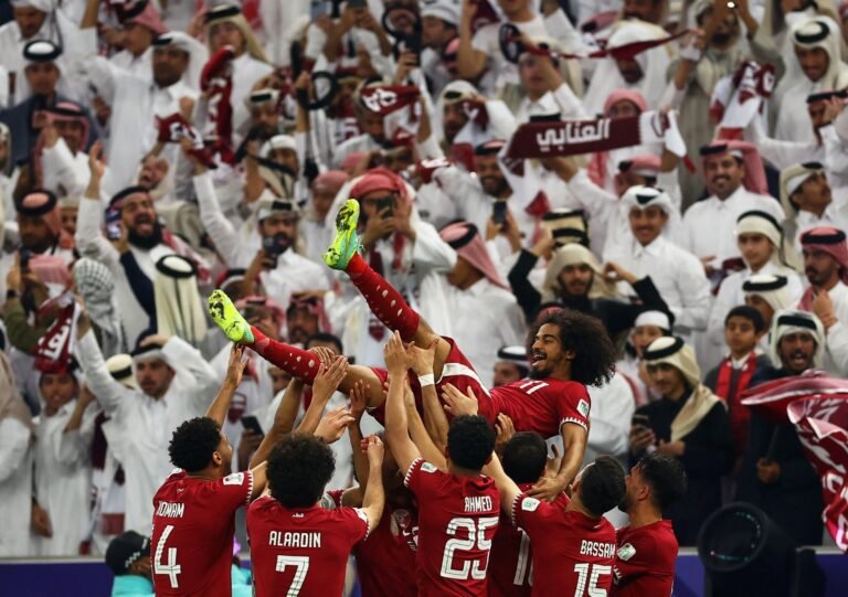 Marcó los goles del título de Qatar en la Copa Asia y los festejó con un truco de magia que fue viral Marcó los goles del título de Qatar en la Copa Asia y los festejó con un truco de magia que fue viral