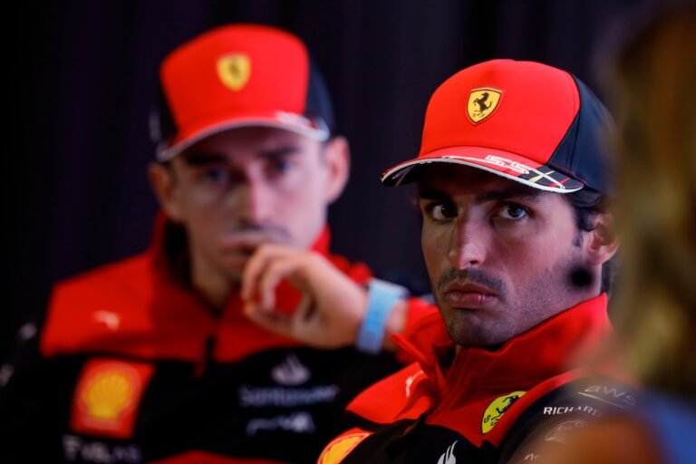 Sainz pide paz en su adiós a Ferrari: “Ayudaré a Leclerc si tengo que hacerlo, de la misma manera que espero que él me ayude” Sainz pide paz en su adiós a Ferrari: “Ayudaré a Leclerc si tengo que hacerlo, de la misma manera que espero que él me ayude”