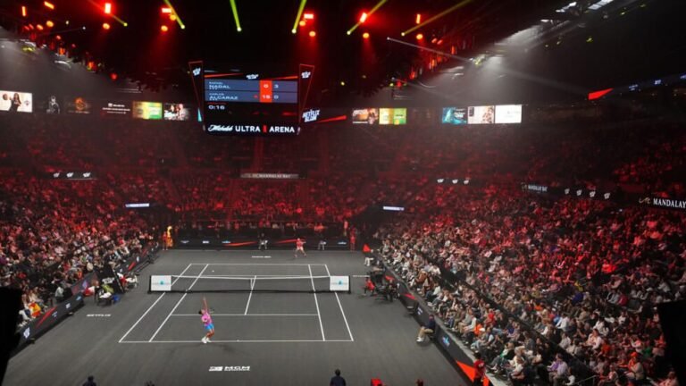 Alcaraz y Nadal hinchan en Las Vegas la burbuja del nuevo tenis