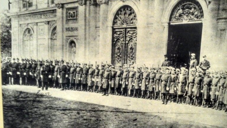 La Guardia Urbana de Lima y el Serenazgo Municipal: historia y evolución de la seguridad ciudadana en el Perú La Guardia Urbana de Lima y el Serenazgo Municipal: historia y evolución de la seguridad ciudadana en el Perú