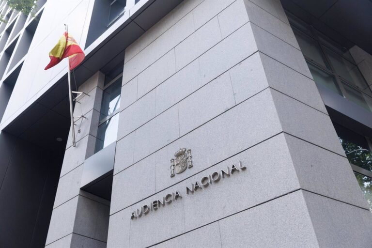 La Audiencia Nacional juzga desde este lunes a un hombre que hacía pintadas de la bandera de Estado Islámico en cárceles