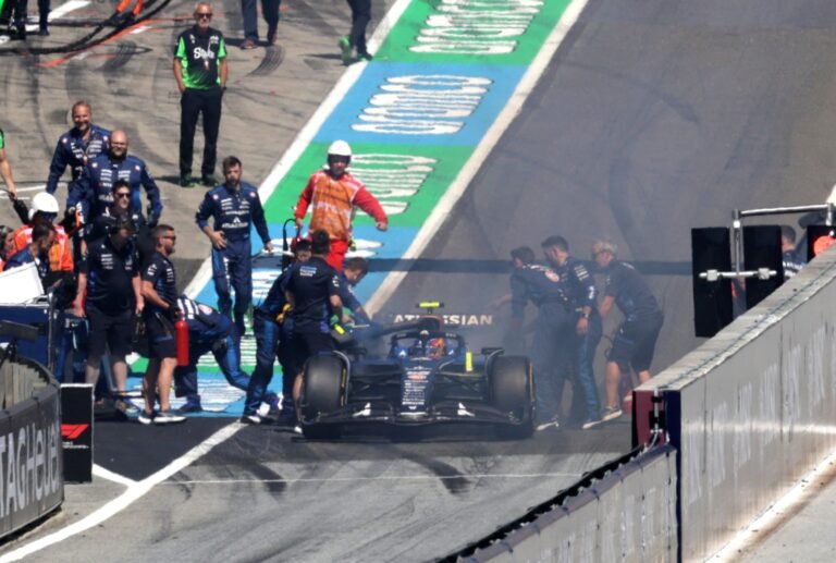 El incendio del Williams de Carlos Sainz antes de la largada en el GP de Austria: “Hay que cortar esta racha” El incendio del Williams de Carlos Sainz antes de la largada en el GP de Austria: “Hay que cortar esta racha”