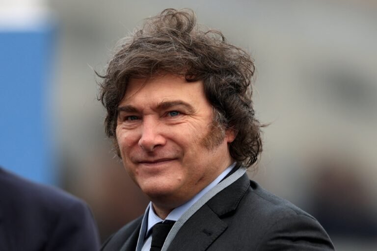 Milei reaparecerá en horas clave para Cristina Kirchner, pero se mantiene al margen de cualquier decisión que tome la Justicia Milei reaparecerá en horas clave para Cristina Kirchner, pero se mantiene al margen de cualquier decisión que tome la Justicia