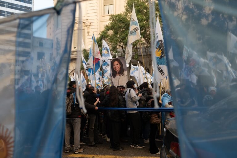 Sin CFK candidata y con la tensión por la unidad aún latente, el peronismo retoma la negociación electoral en PBA